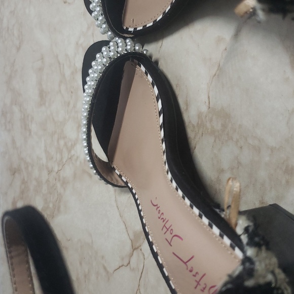 Betsey Johnson Black Velvet Low Heel Ankle Strap With Pearls Size 7 - Picture 6 of 6